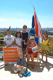 Schecküberreichung an Jutta Speidel (Foto: Ingrid Grossmann)